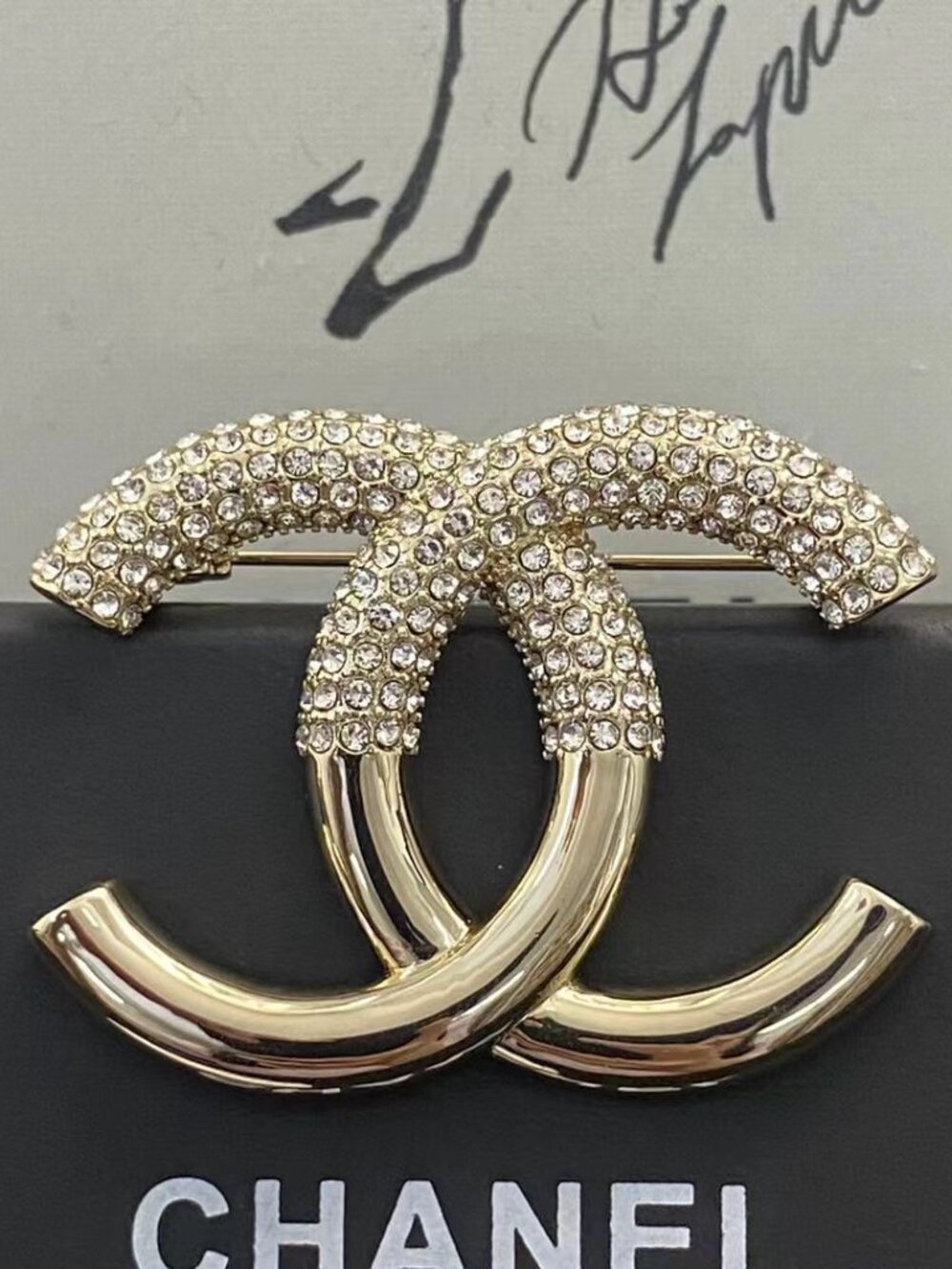 💕Chanel Half-Diamond Large Double-C Brooch - Picture 3 of 10